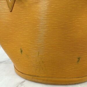 Authentic EPI St Jacques LV GM Castillan shoulder bag. Needs a little TLC